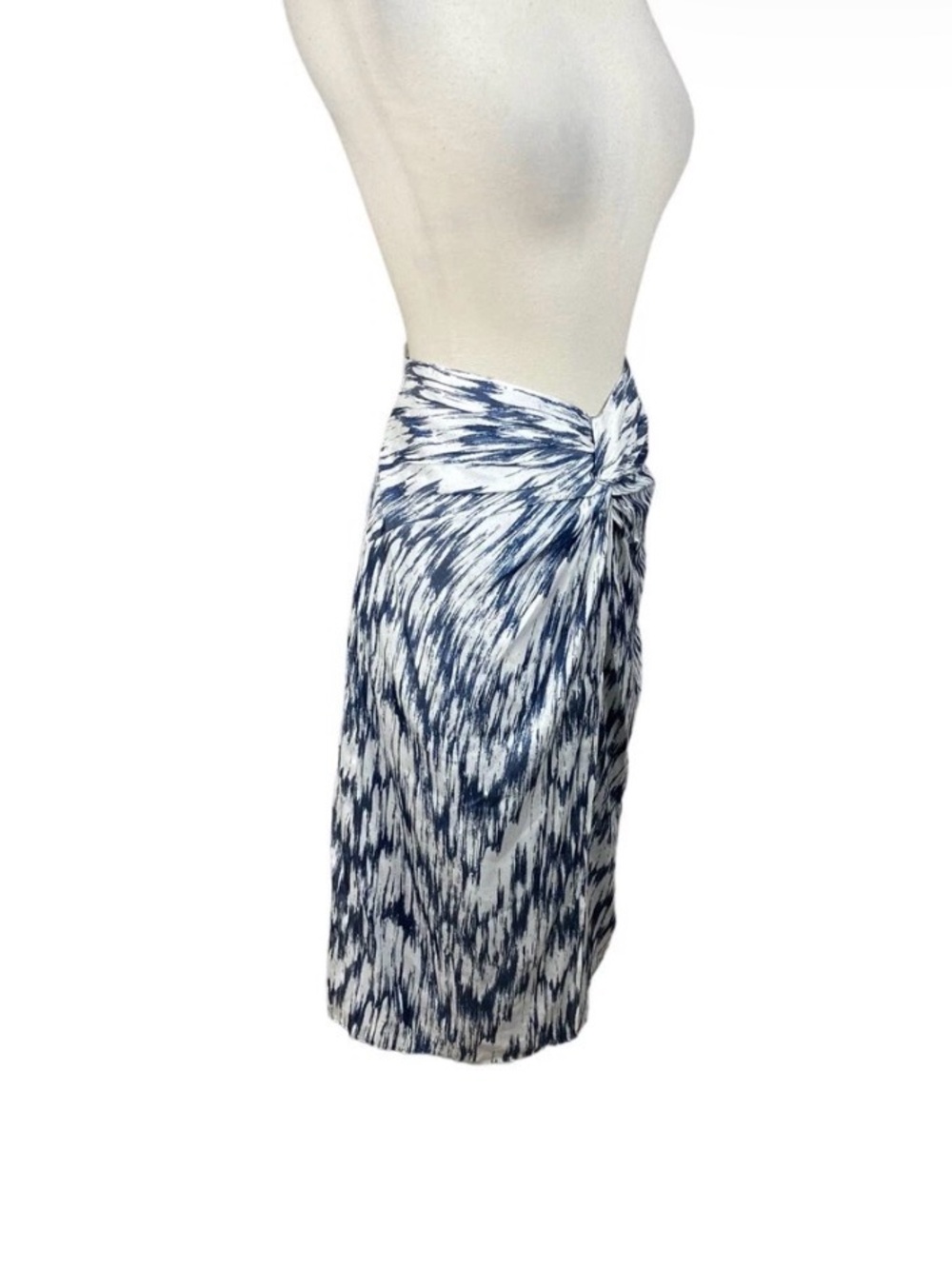 Club Monaco Navy and White Printed Wrap-Style Skirt, size 6, worn once